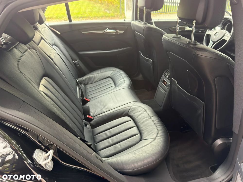 Mercedes-Benz CLS - 32
