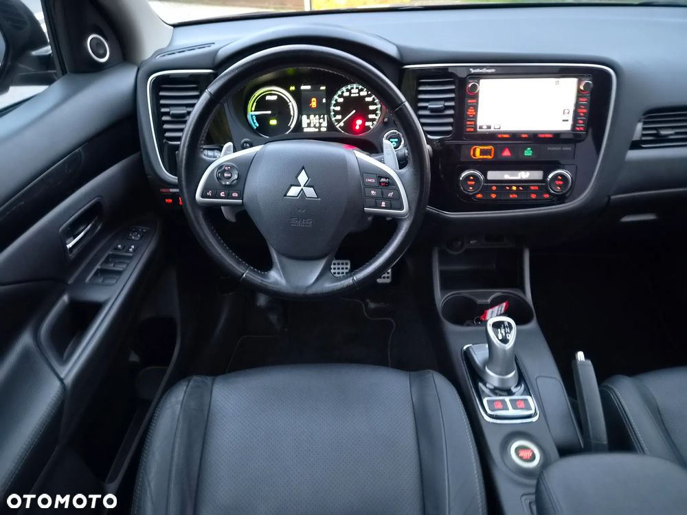 Mitsubishi Outlander - 30