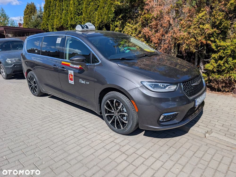 Chrysler Pacifica - 1