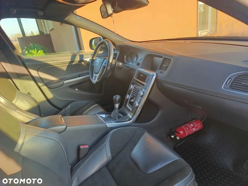 Volvo V60 D3 R-Design Momentum - 11