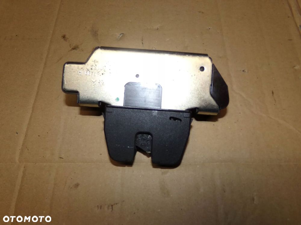 zamek klapy tył tylny peugeot 208 - 2