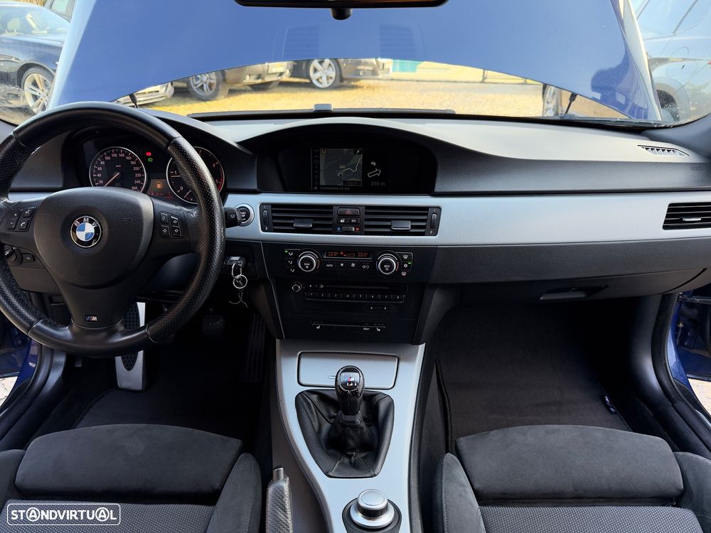 BMW 320 d Navigation Sport - 48