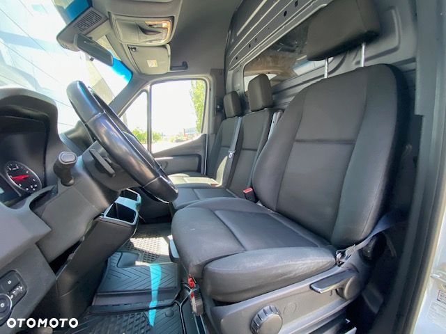 Mercedes-Benz Sprinter - 20
