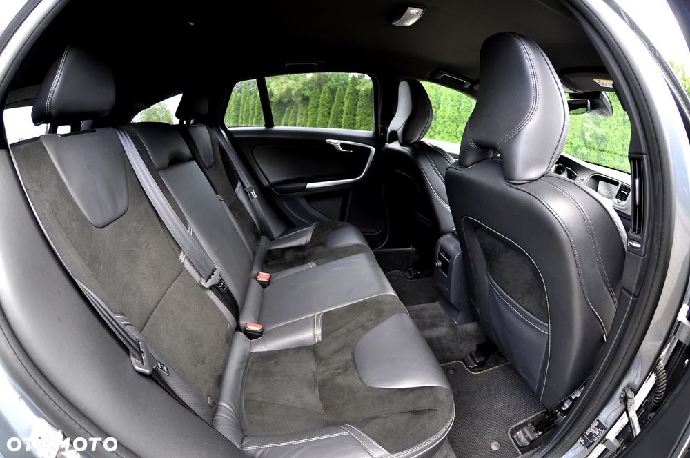 Volvo V60 D4 Geartronic R-Design - 18