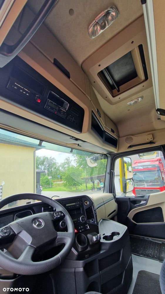 Mercedes-Benz ACTROS - 13