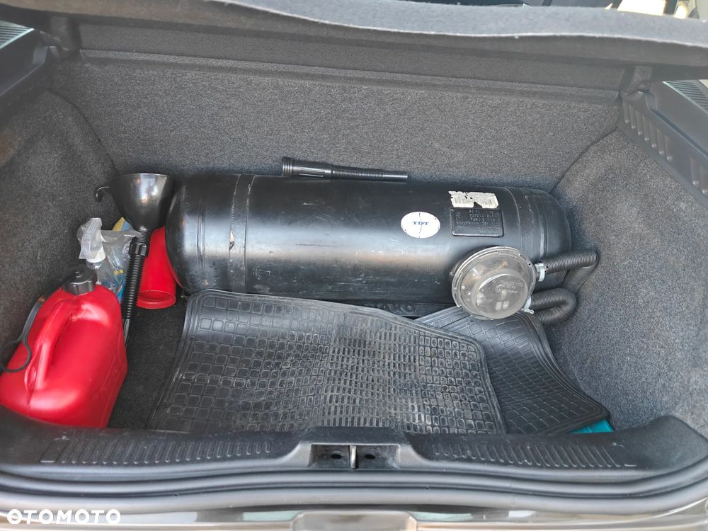 Renault Clio 1.4 16V Authentique - 16