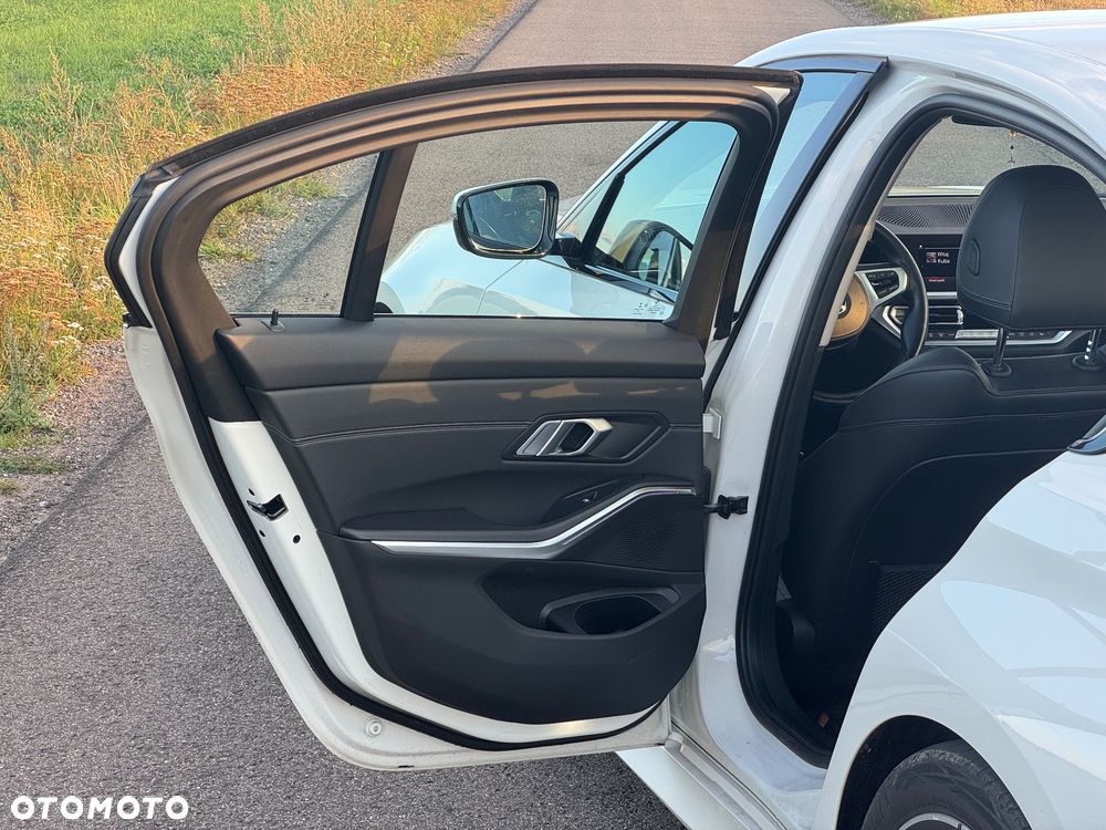 BMW Seria 3 318i Sport Line sport - 20