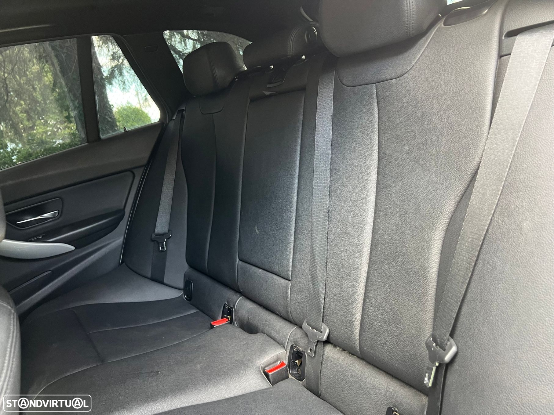 BMW 318 d Touring Pack M - 38