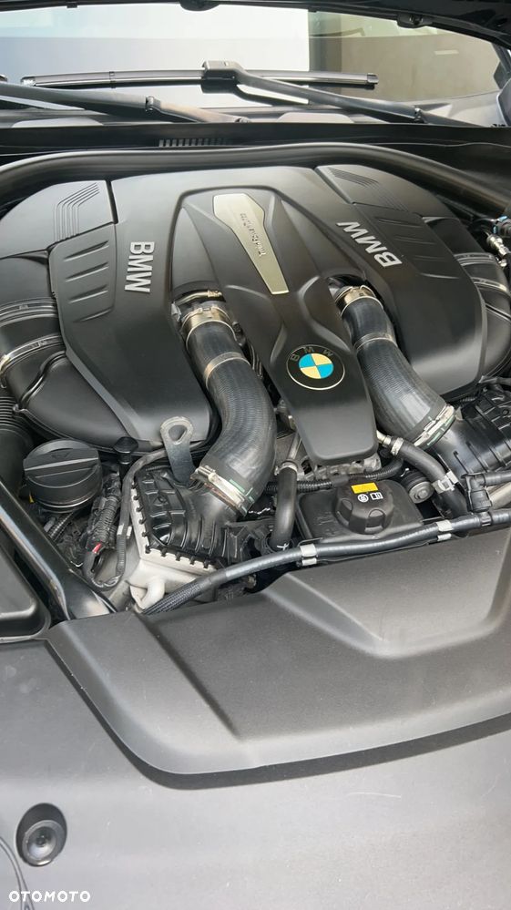 BMW Seria 7 750i xDrive - 27