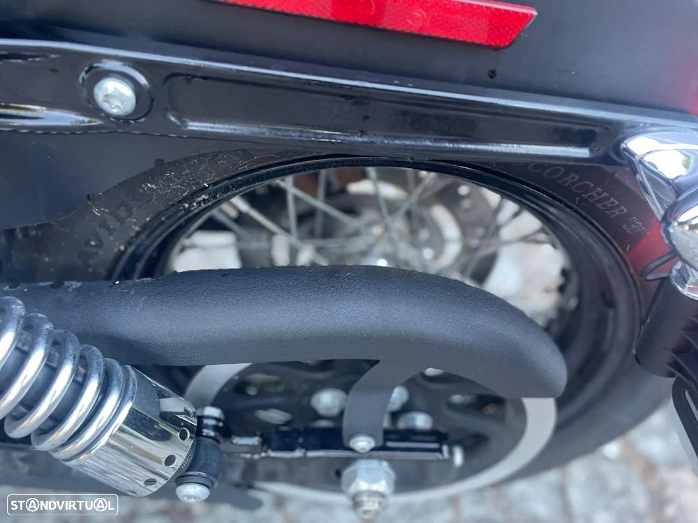 Harley-Davidson Dyna Street Bob - 10