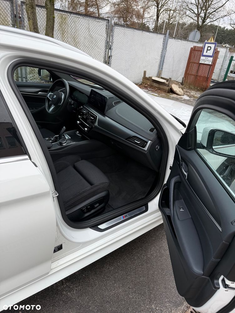 BMW Seria 5 530i xDrive M Sport Edition - 11