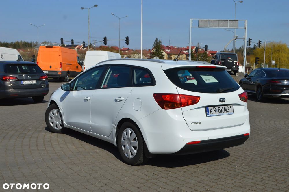 Kia Ceed - 8