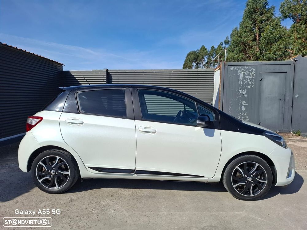 Toyota Yaris 1.5 HSD Square Collec.White - 12