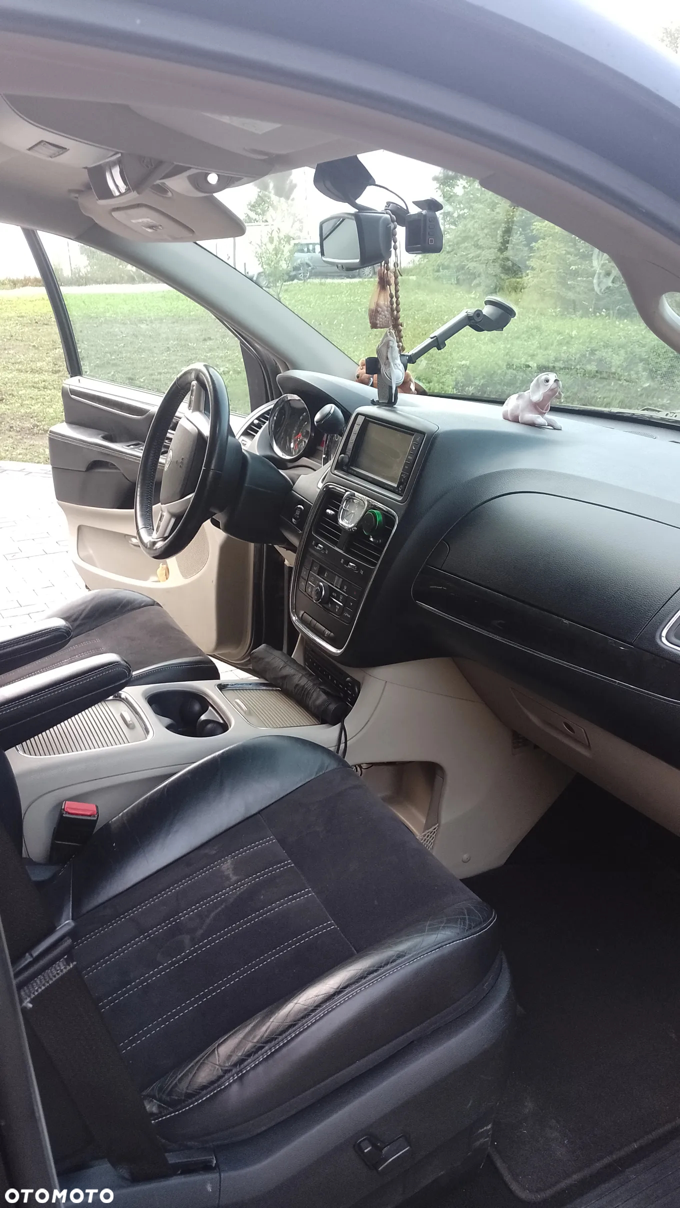 Lancia Voyager 3.6 Platinum - 34