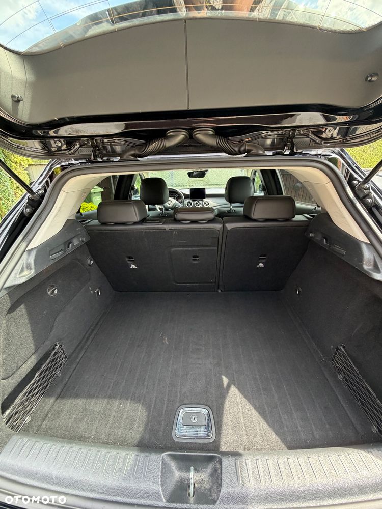 Mercedes-Benz GLA 180 d 7G-DCT - 12