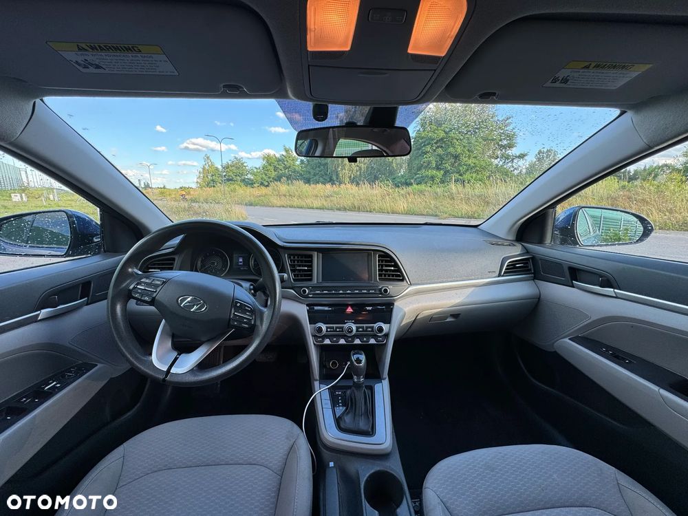 Hyundai Elantra - 8