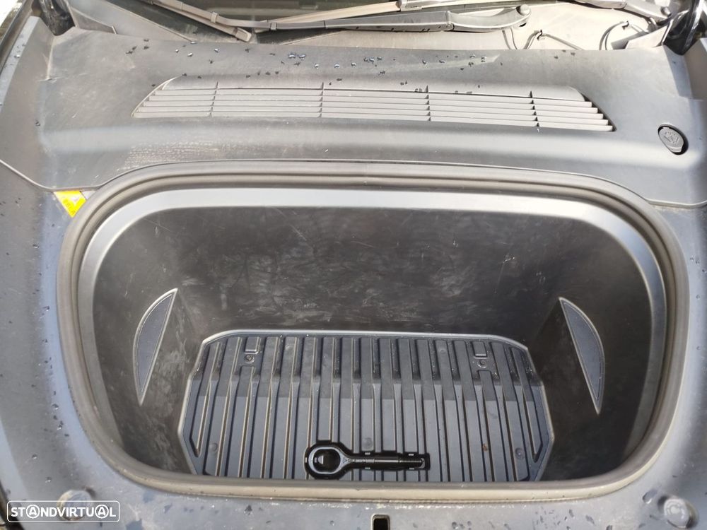 Tesla Model Y Tração Traseira Standard - 14