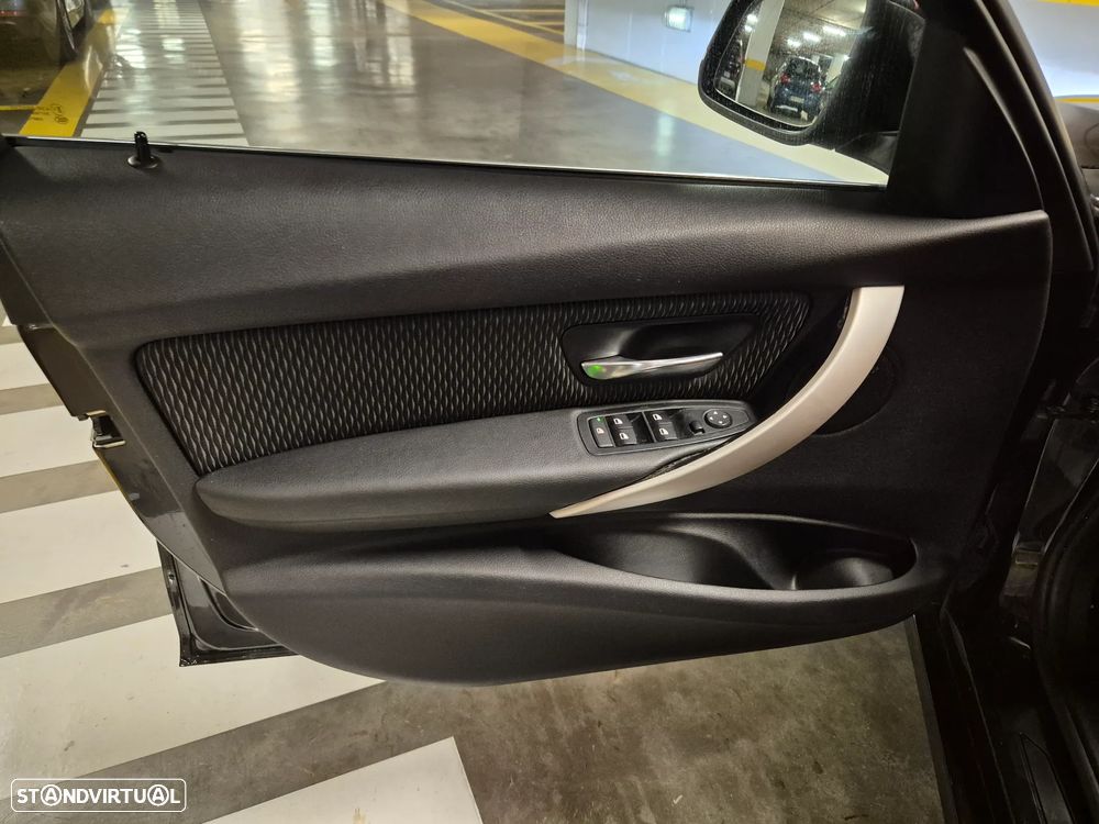 BMW 318 d Touring Auto Line Sport - 29