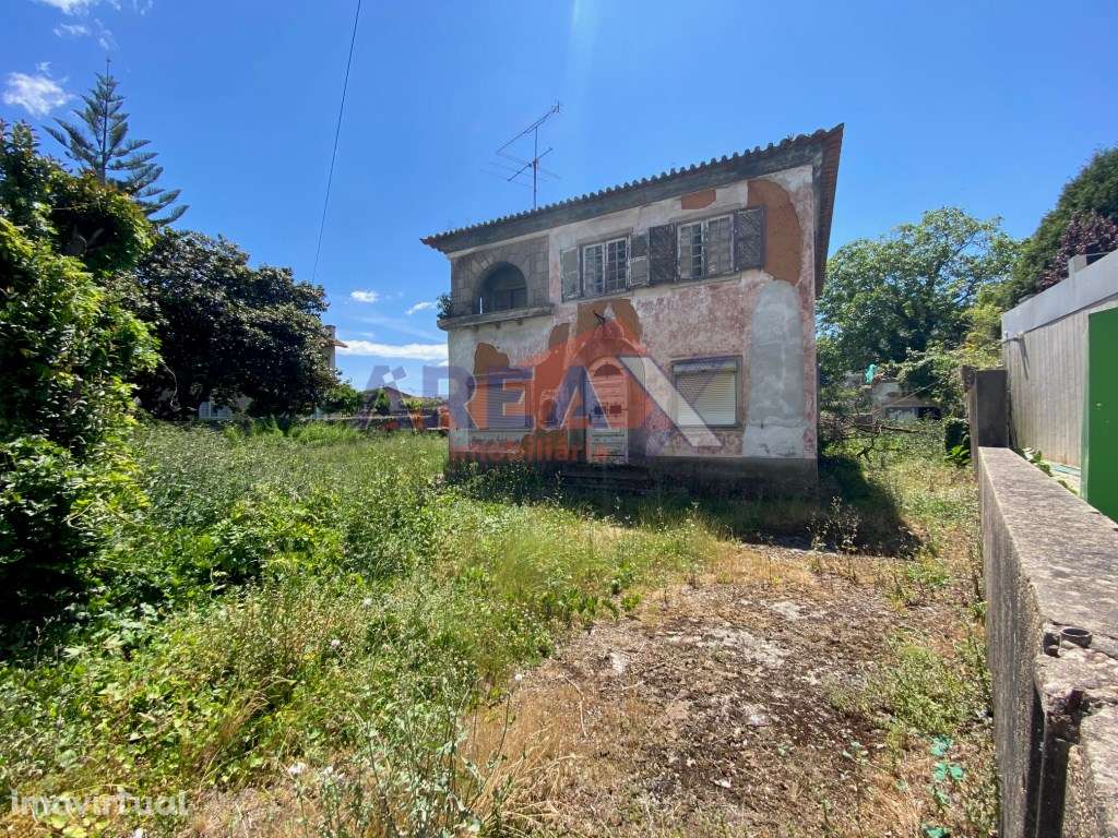 Moradia no centro da cidade para recuperar. Implantação 103m2 e ter... - Grande imagem: 2/4