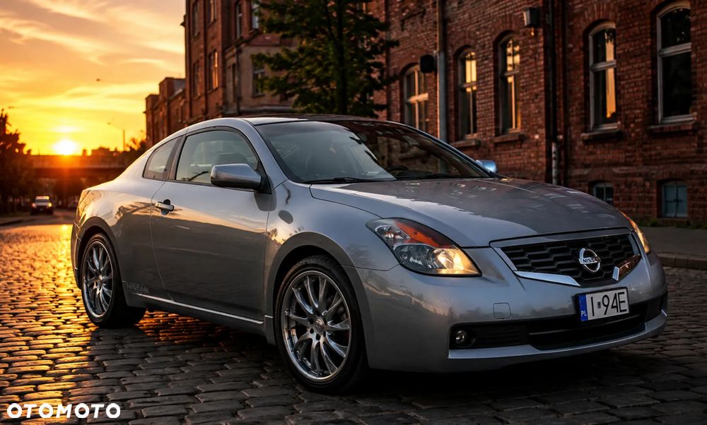 Nissan Altima - 1