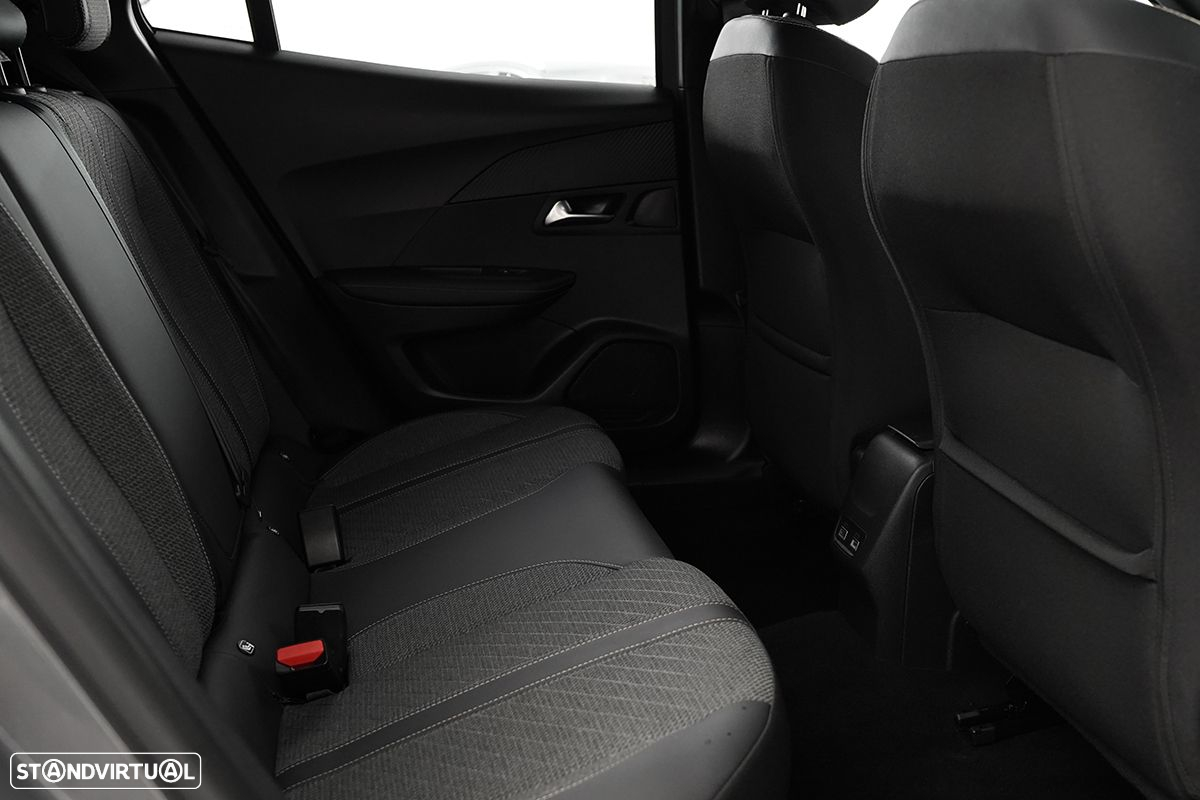 Peugeot 2008 1.2 PureTech Allure - 24