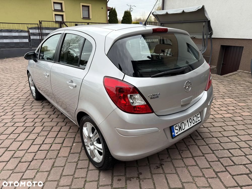 Opel Corsa 1.2 16V Essentia - 5