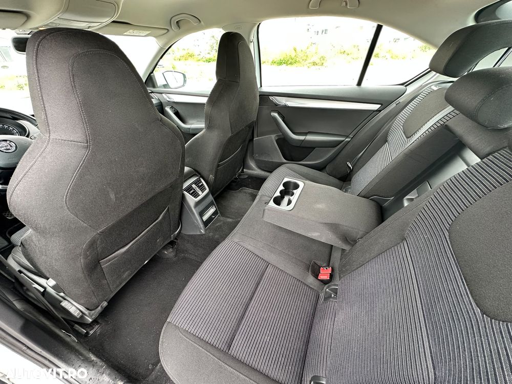 Skoda Octavia 1.4 TSI ELEGANCE - 9