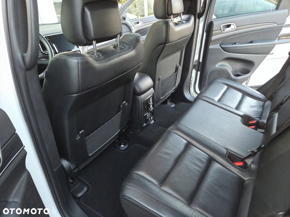 Jeep Grand Cherokee - 19