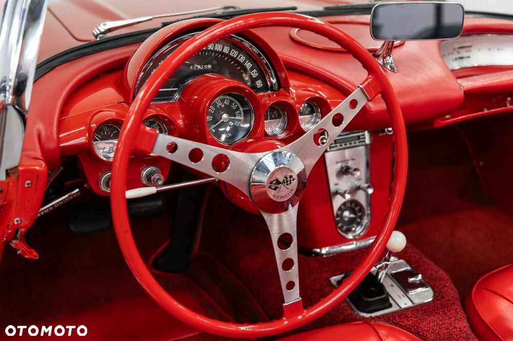 Chevrolet Corvette - 31