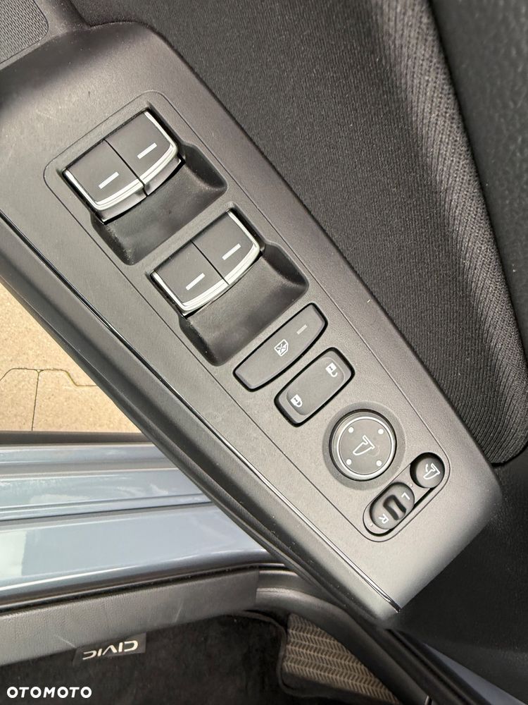 Honda Civic 2.0 i-MMD Elegance CVT - 31