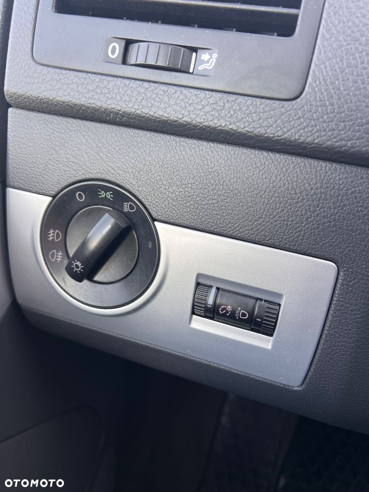 Volkswagen Multivan - 32