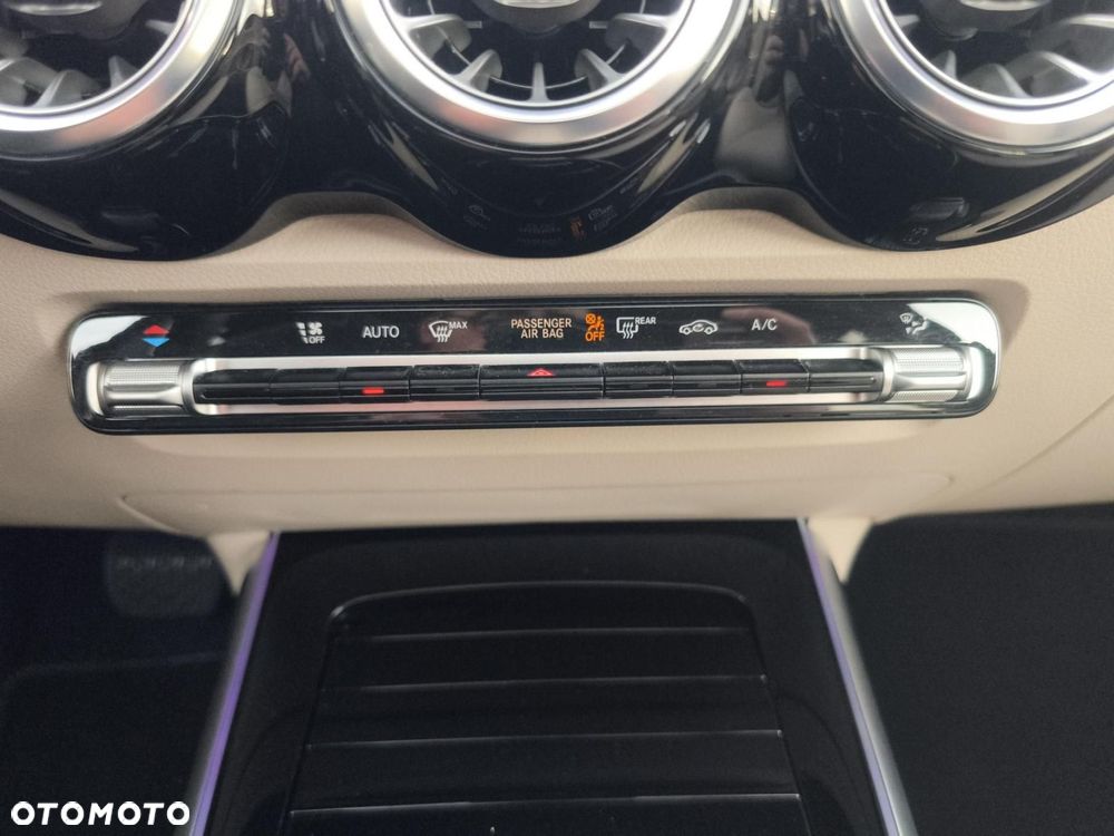 Mercedes-Benz GLB - 22