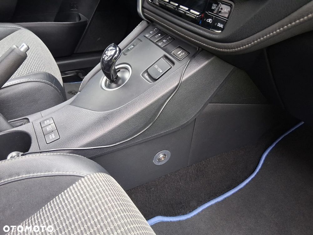 Toyota Auris 1.8 HSD Prestige NAVI - 28