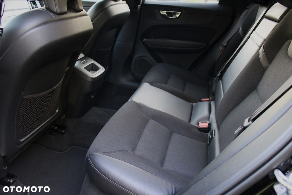 Volvo XC 60 B4 D Geartronic Momentum Pro - 23