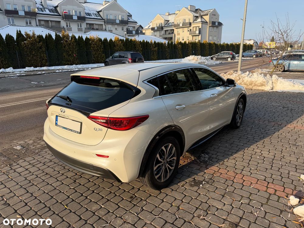 Infiniti Q30 1.5d Premium Tech Gallery White - 5