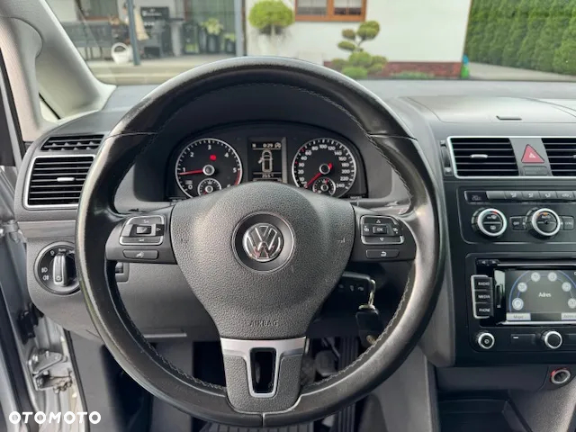 Volkswagen Touran - 12