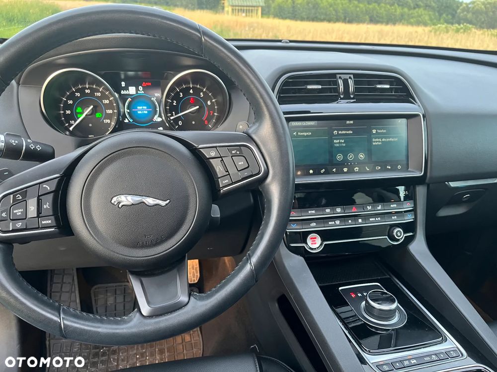 Jaguar F-Pace 2.0 i4P AWD Pure - 11