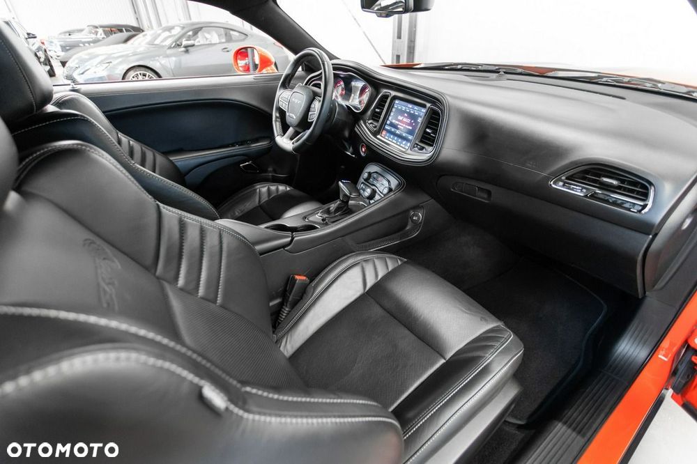 Dodge Challenger - 26