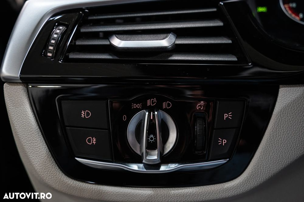 BMW Seria 5 540i Aut. M Sport Edition - 28