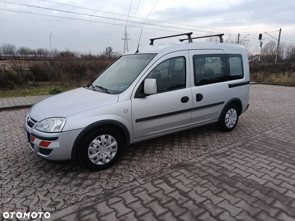 Opel Combo Tour - 1