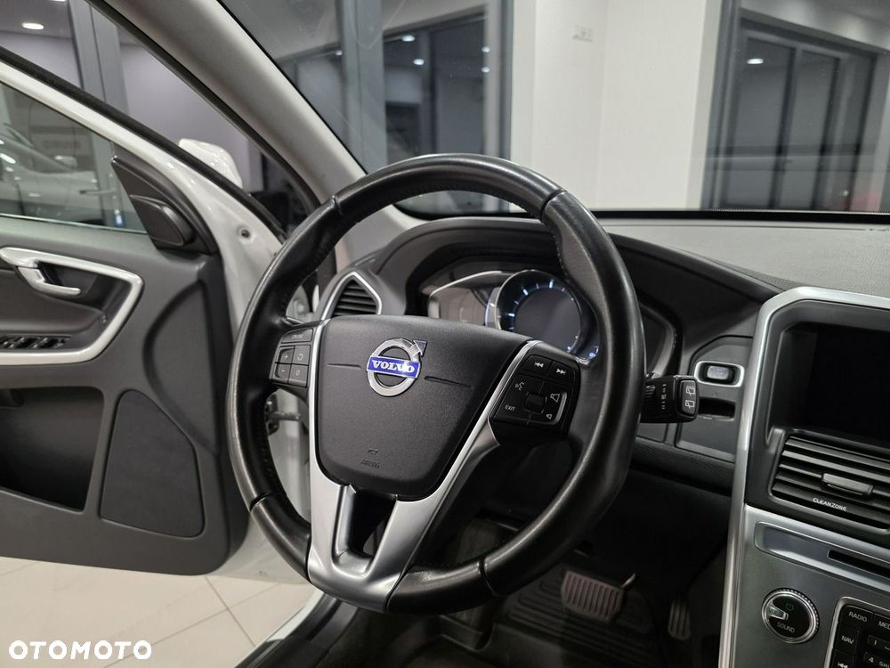 Volvo XC 60 D4 Momentum Pro - 24