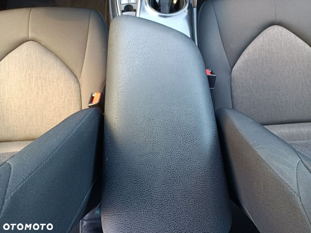 Toyota Camry 2.5 Hybrid Comfort CVT - 25