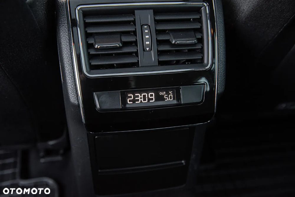 Skoda Superb Combi 2.0 TDI DSG Premium Edition - 26