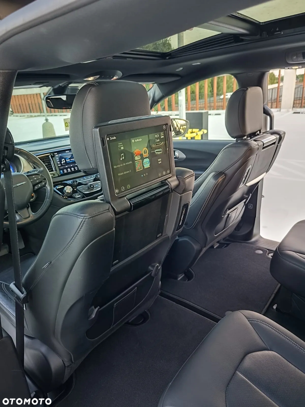 Chrysler Pacifica - 30