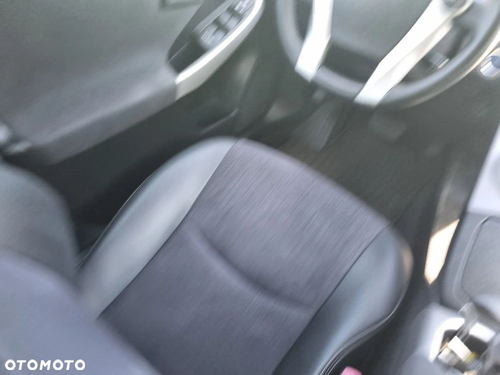 Toyota Prius (Hybrid) Executive - 23