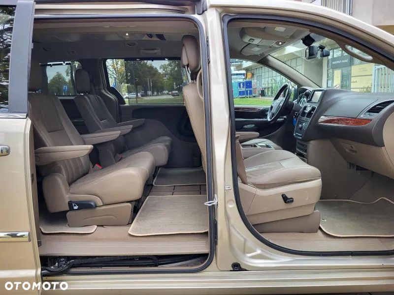 Chrysler Town & Country 3.6 Touring - 35