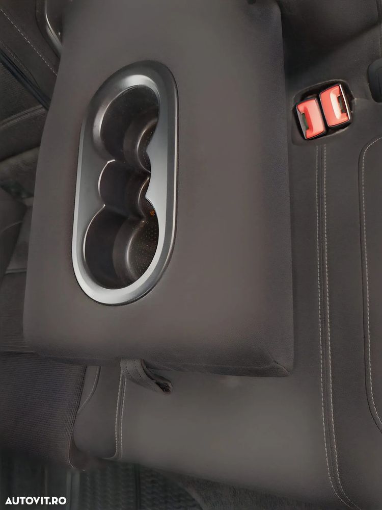 Volkswagen Passat Variant 1.6 TDI (BlueMotion Technology) DSG Comfortline - 12