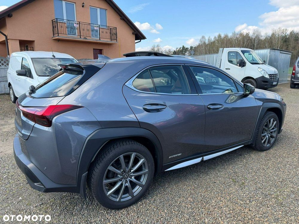 Lexus UX - 12