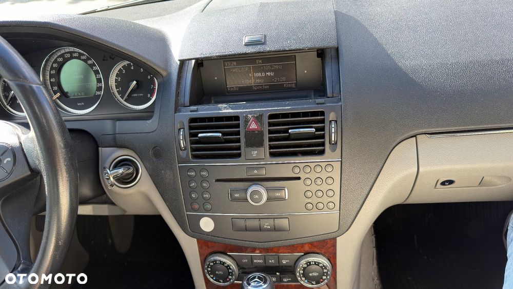 Mercedes-Benz Klasa C 230 7G-TRONIC Elegance - 11