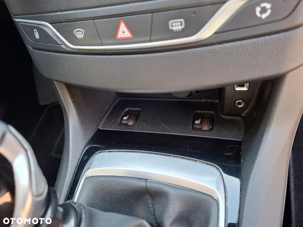 Peugeot 308 - 33